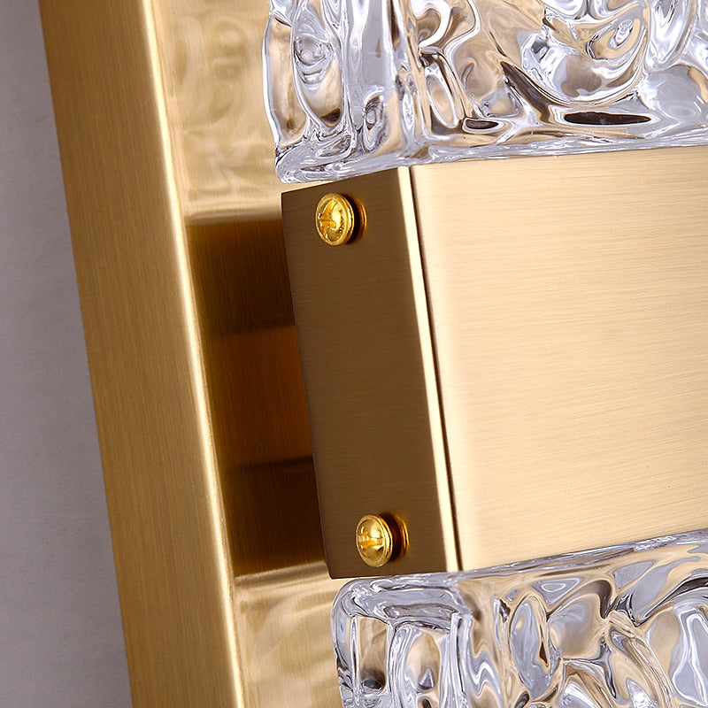 CrystalEdge – Minimalist Wall Lamp with Gold and Crystal Accents