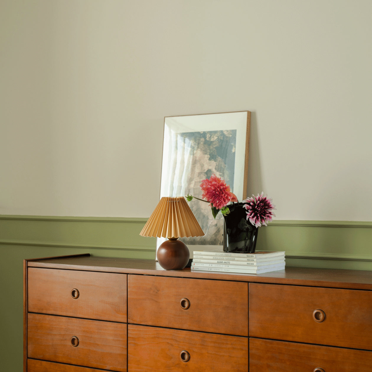 SiennaGlow - Lampa Stołowa z Drewnianym i Tkaninowym Wzorem