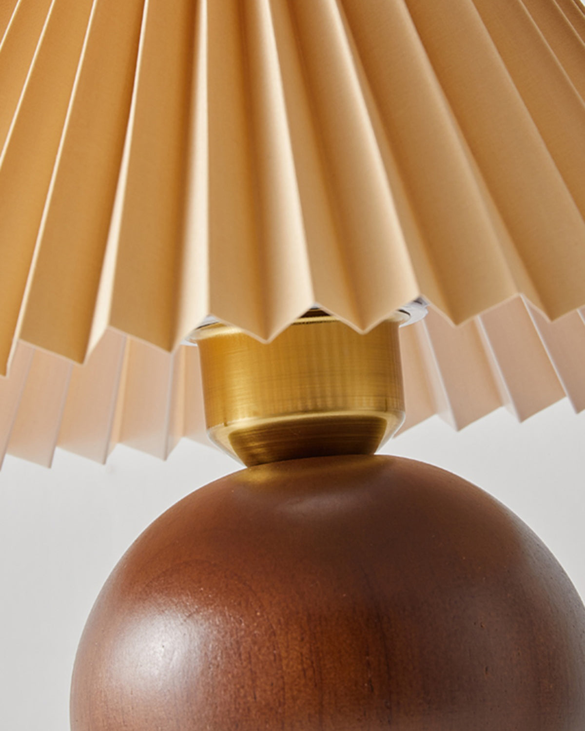 SiennaGlow - Lampa Stołowa z Drewnianym i Tkaninowym Wzorem