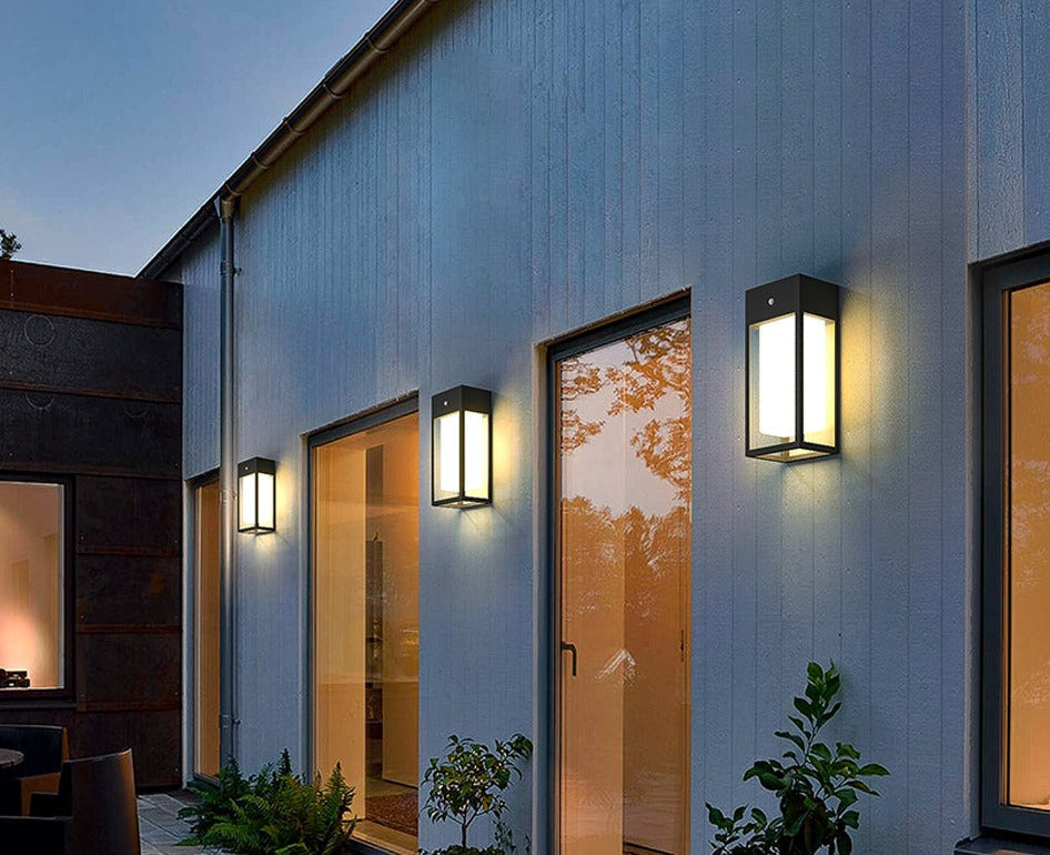 SolarAura – Smart Solar Wall Lamp for the Garden