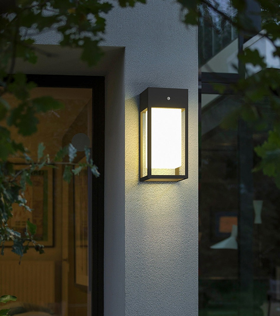 SolarAura – Smart Solar Wall Lamp for the Garden