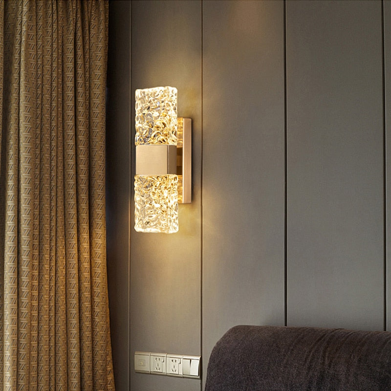 CrystalEdge – Minimalist Wall Lamp with Gold and Crystal Accents