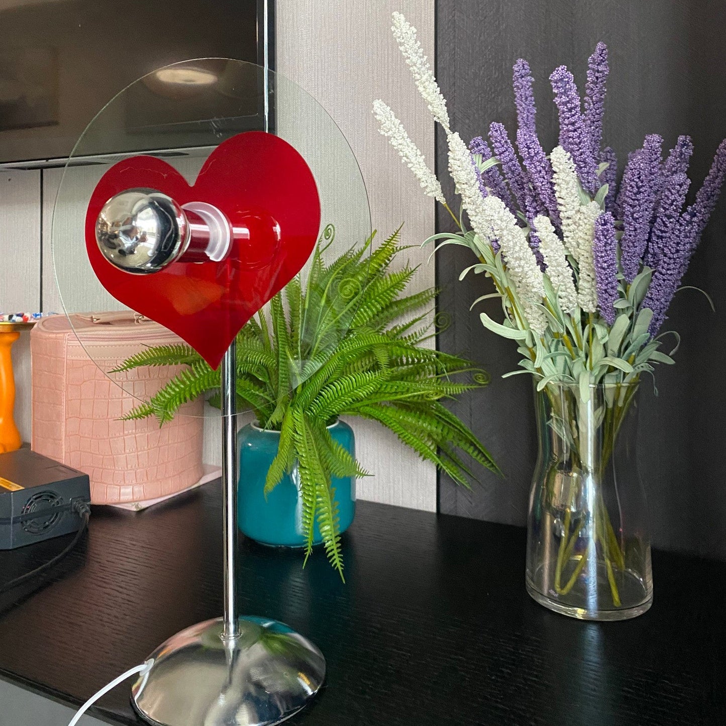 LoveGlow – Lámpara de Mesa Elegante con LED Recargable