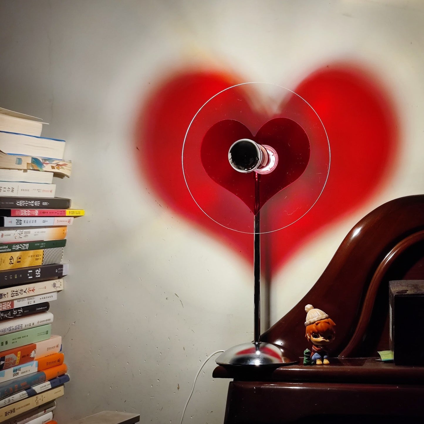 LoveGlow – Lámpara de Mesa Elegante con LED Recargable