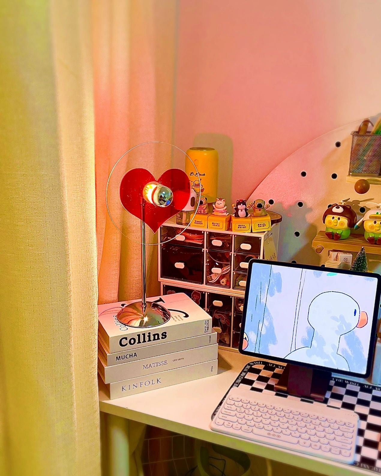 LoveGlow – Lámpara de Mesa Elegante con LED Recargable