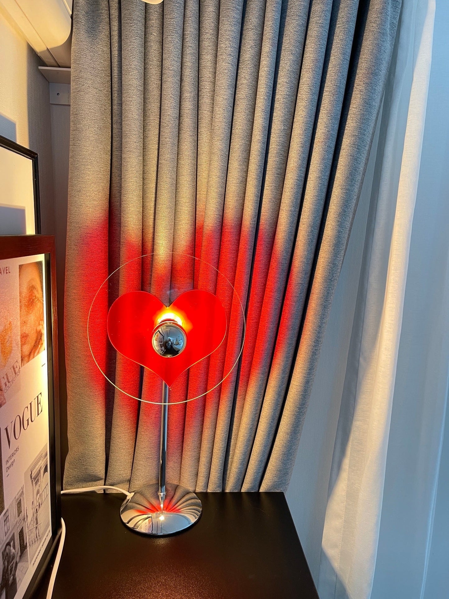 LoveGlow – Lámpara de Mesa Elegante con LED Recargable