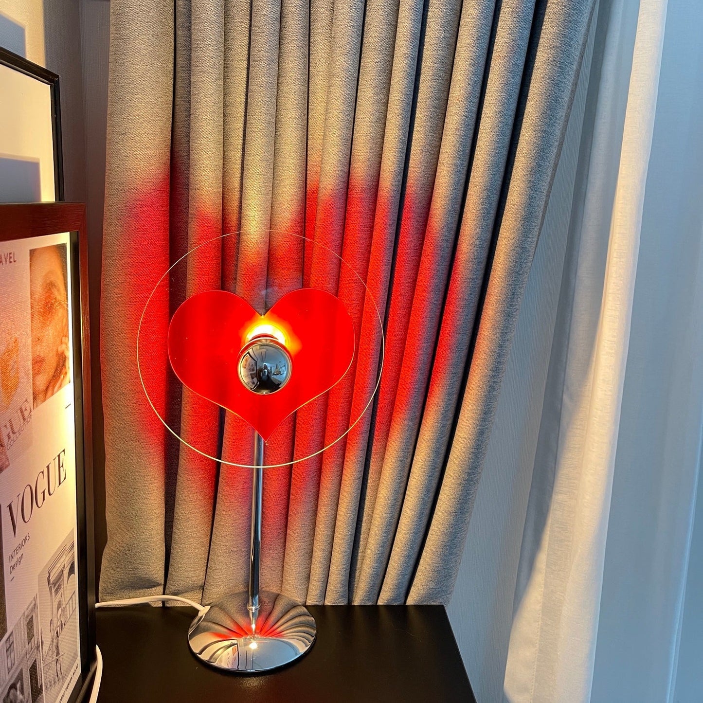 LoveGlow – Lámpara de Mesa Elegante con LED Recargable