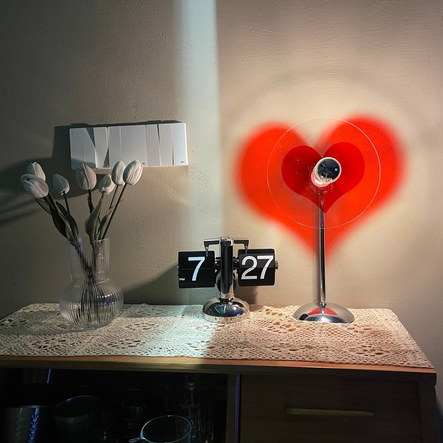 LoveGlow – Lámpara de Mesa Elegante con LED Recargable