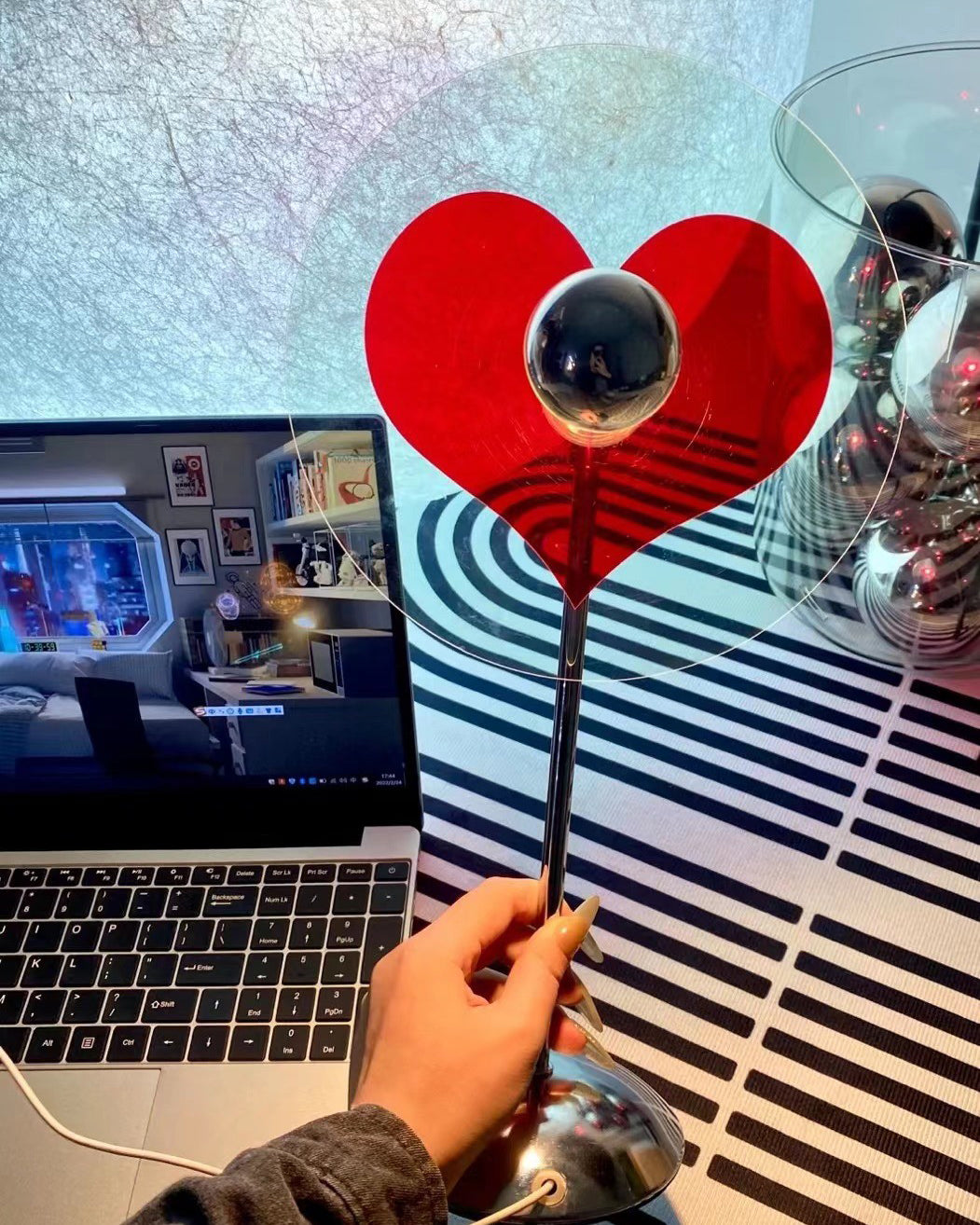 LoveGlow – Lámpara de Mesa Elegante con LED Recargable