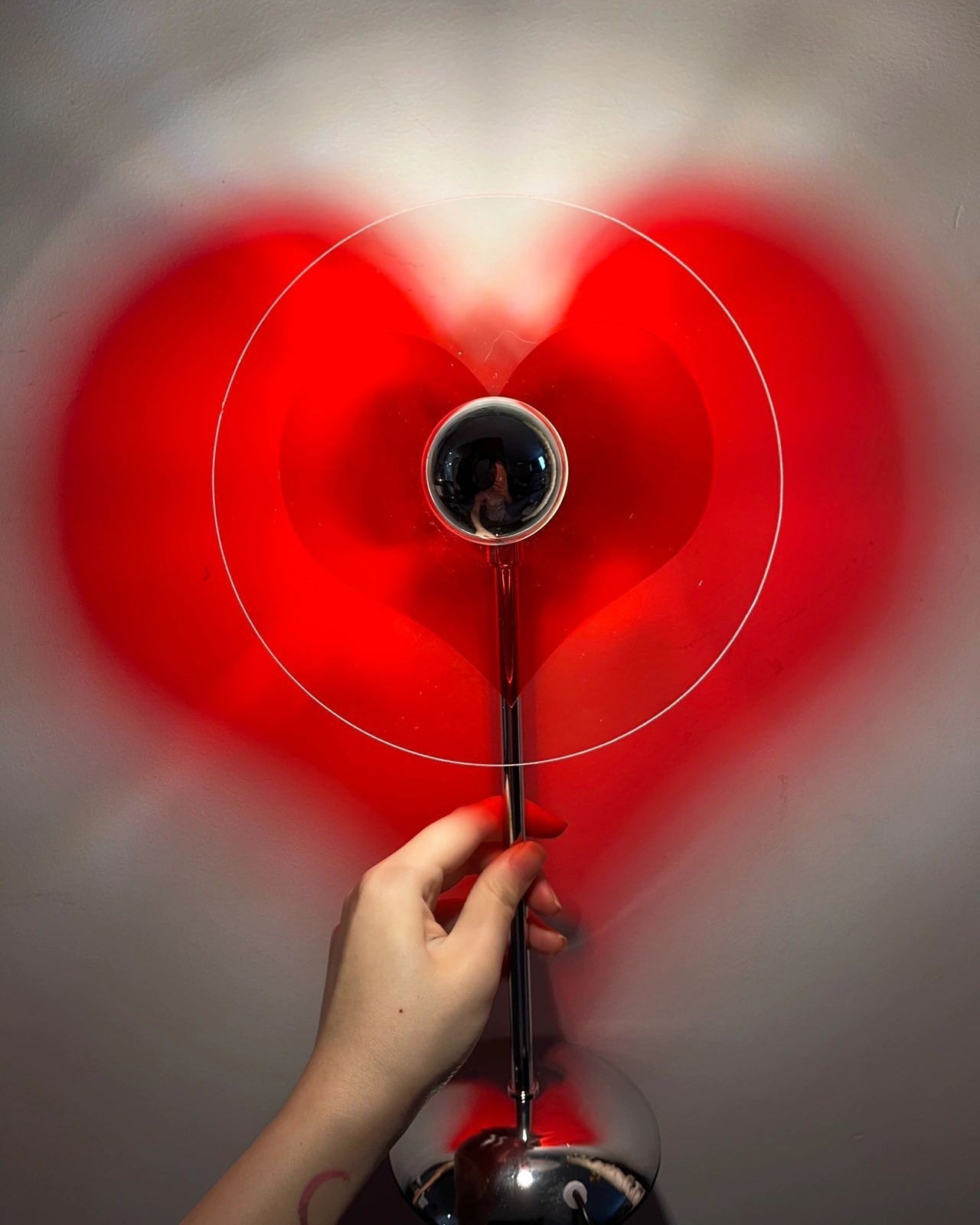 LoveGlow – Lámpara de Mesa Elegante con LED Recargable