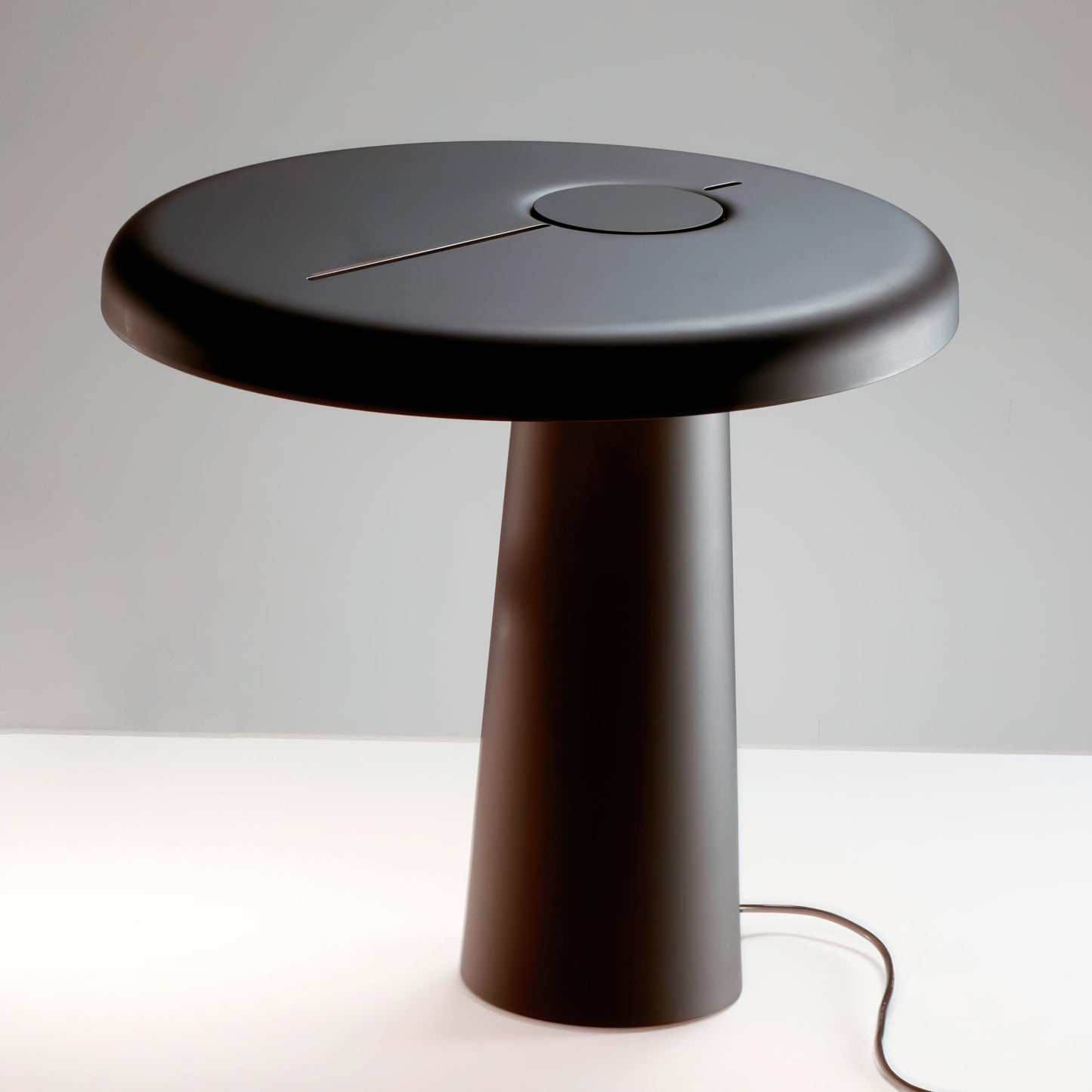 RoundLuxe - LED Table Lamp with Stylish Circular Form and Soft Glow