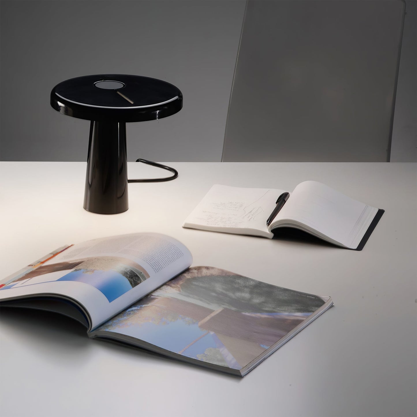RoundLuxe - LED Table Lamp with Stylish Circular Form and Soft Glow