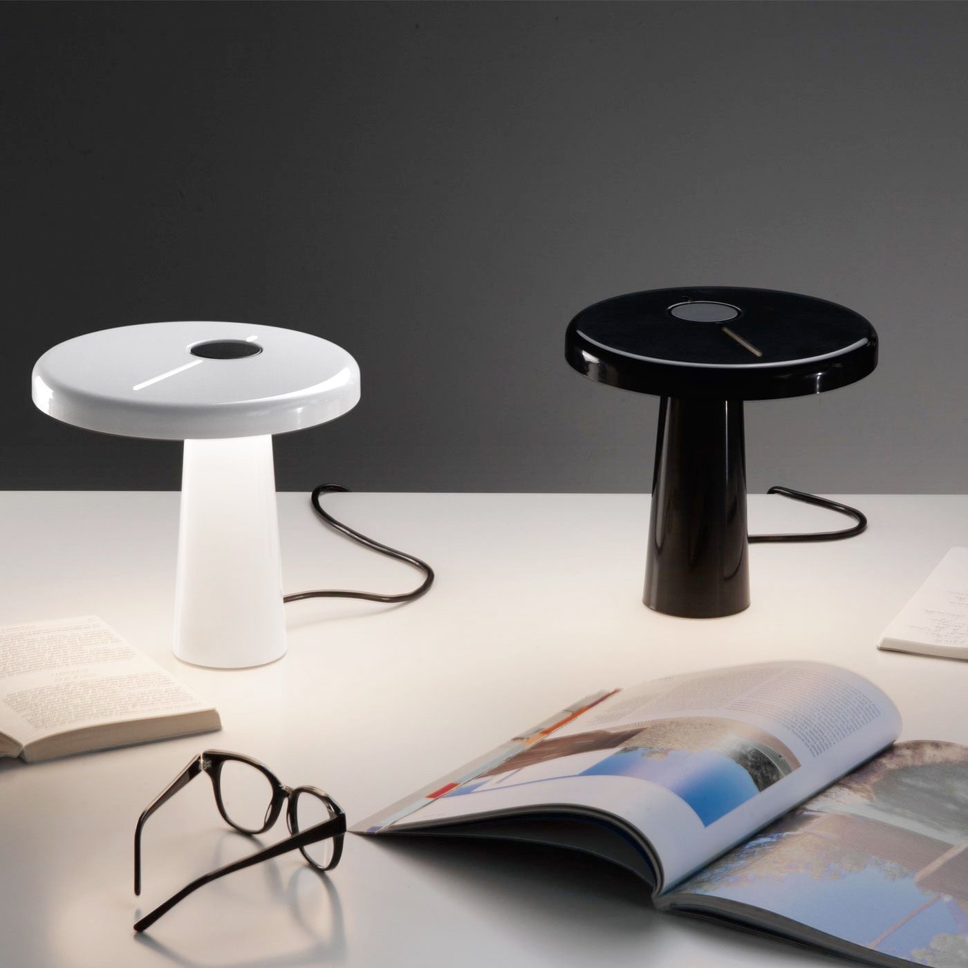 RoundLuxe - LED Table Lamp with Stylish Circular Form and Soft Glow