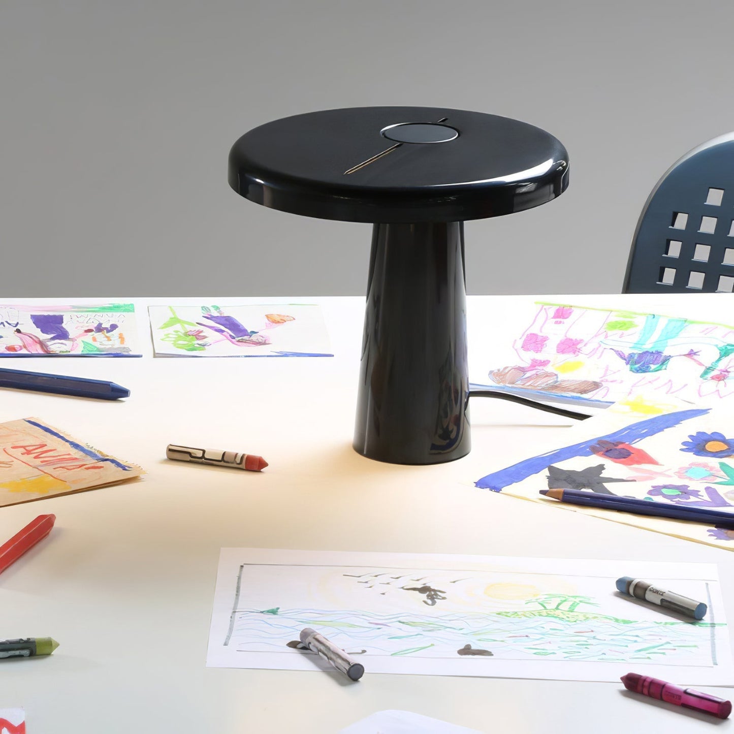 RoundLuxe - LED Table Lamp with Stylish Circular Form and Soft Glow