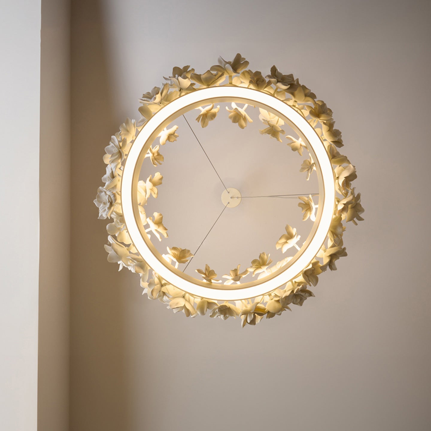 Illunor | Elegant Chandelier with Modern Touch of Ceramic Flowers 4