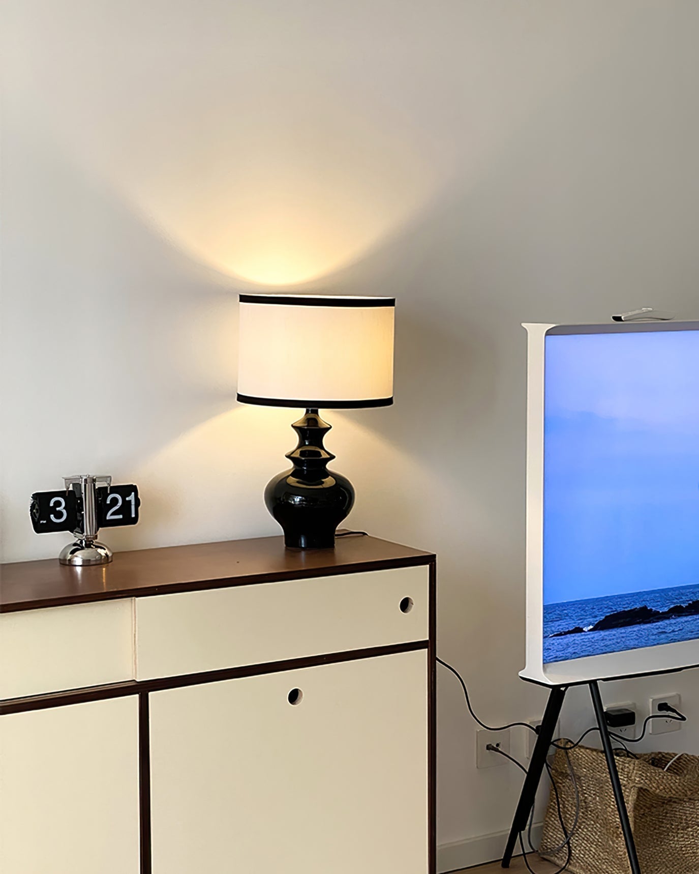 VintageGlow - Lámpara con diseño de frasco clásico y luz suave