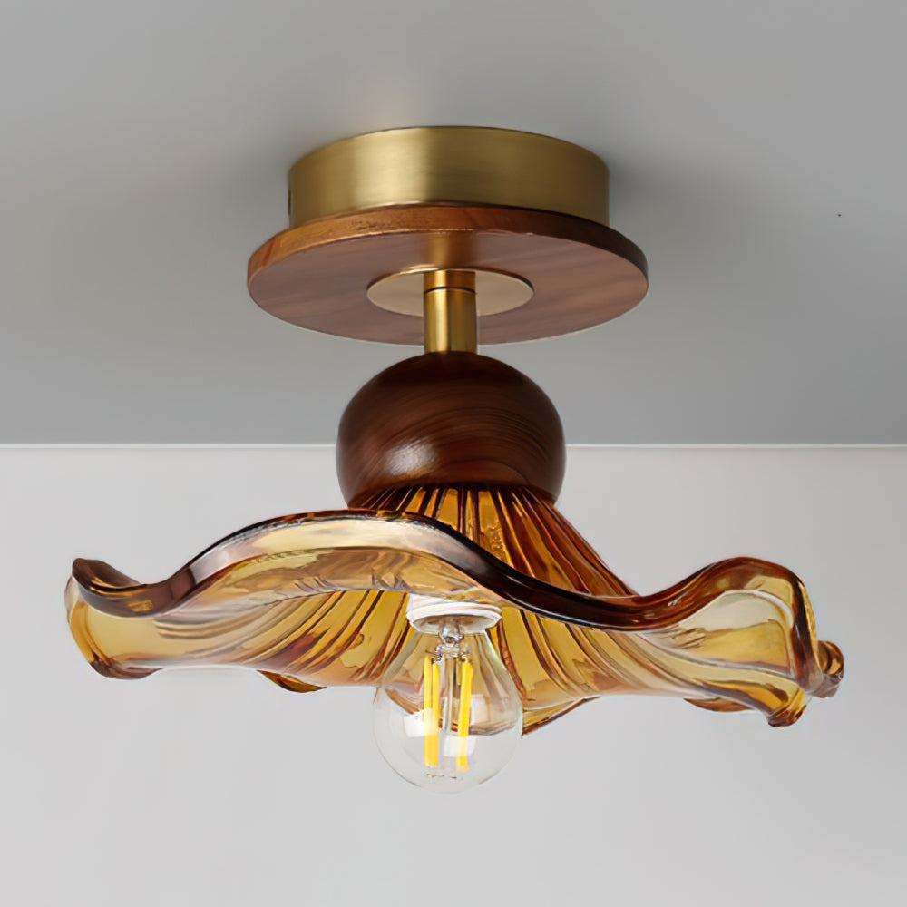 TimberLuxe - Træloftlampe med Elegant Form og Hyggeligt Lys