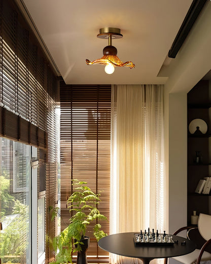 TimberLuxe - Træloftlampe med Elegant Form og Hyggeligt Lys