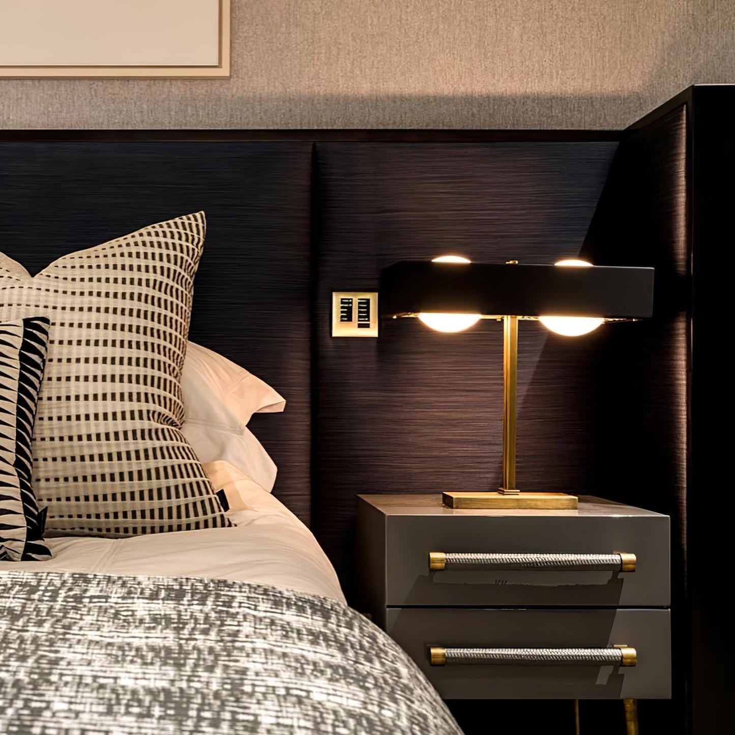 OrganicLuxe - Stylish Lamp with Natural Design and Gentle Glow