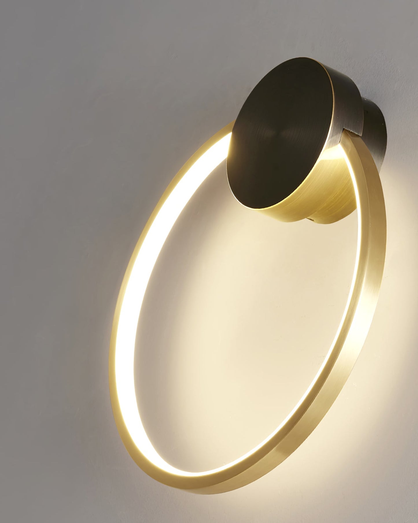 GeoLight – Sleek Geometric Wall Lamp for Contemporary Spaces