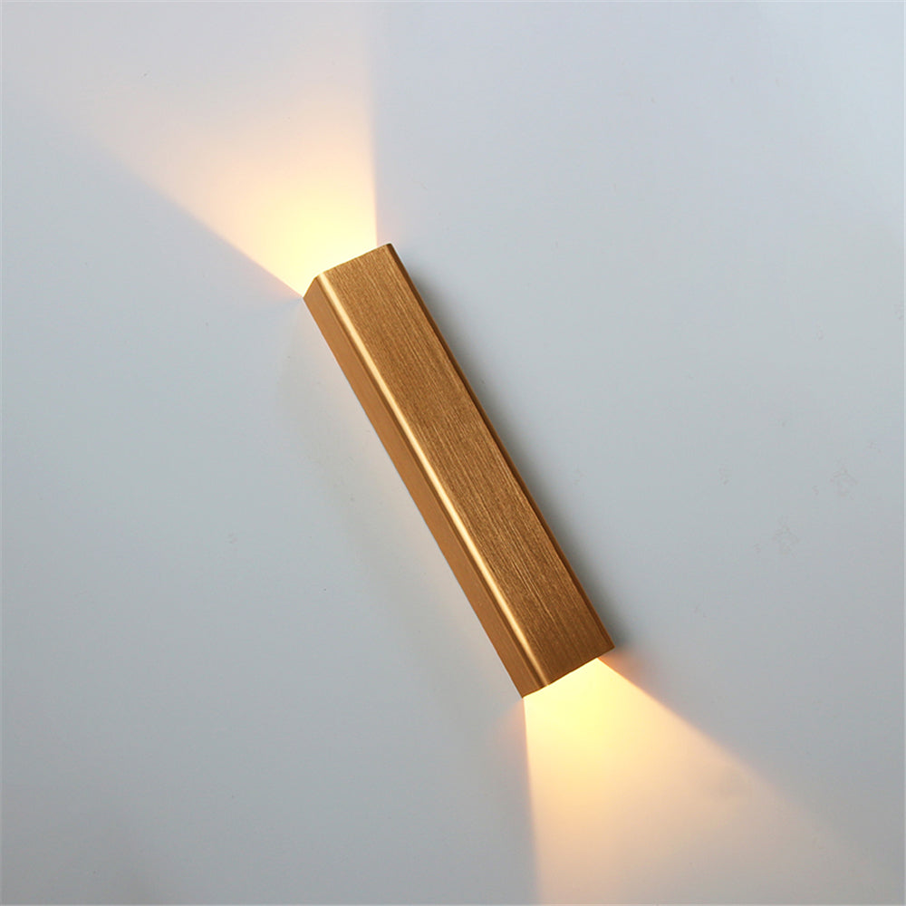 BeamLuxe – Lámpara Exterior Elegante para Espacios Contemporáneos