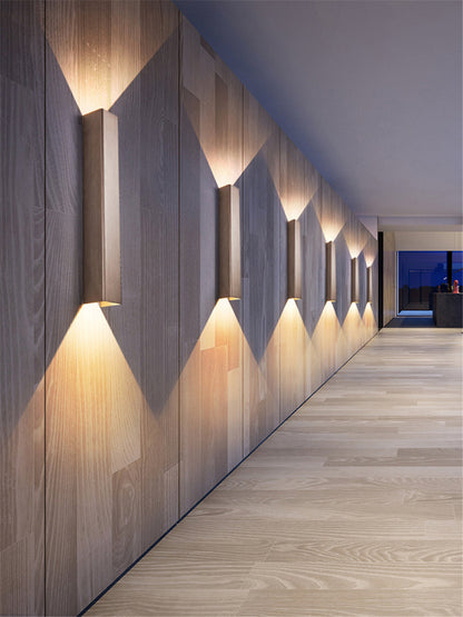 BeamLuxe – Lámpara Exterior Elegante para Espacios Contemporáneos