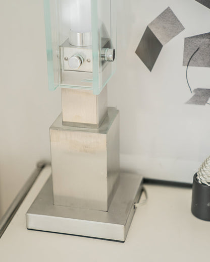 RefinedLume - Lampe de table élégante avec une lueur subtile