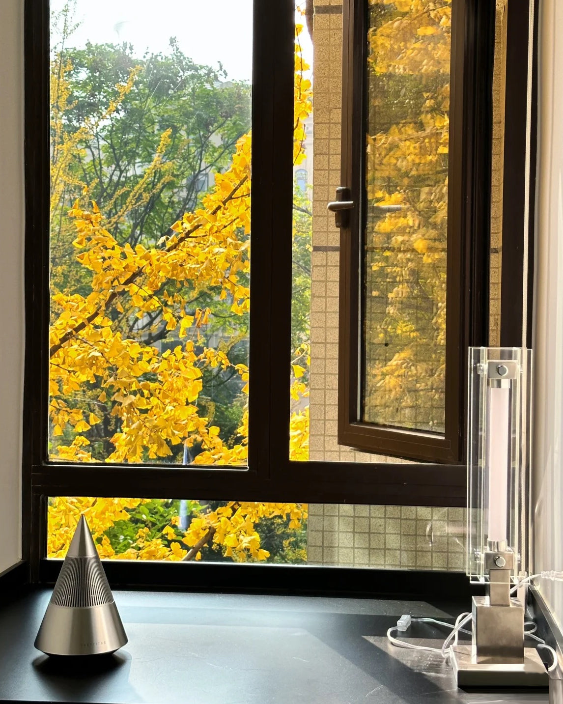 RefinedLume - Lampe de table élégante avec une lueur subtile