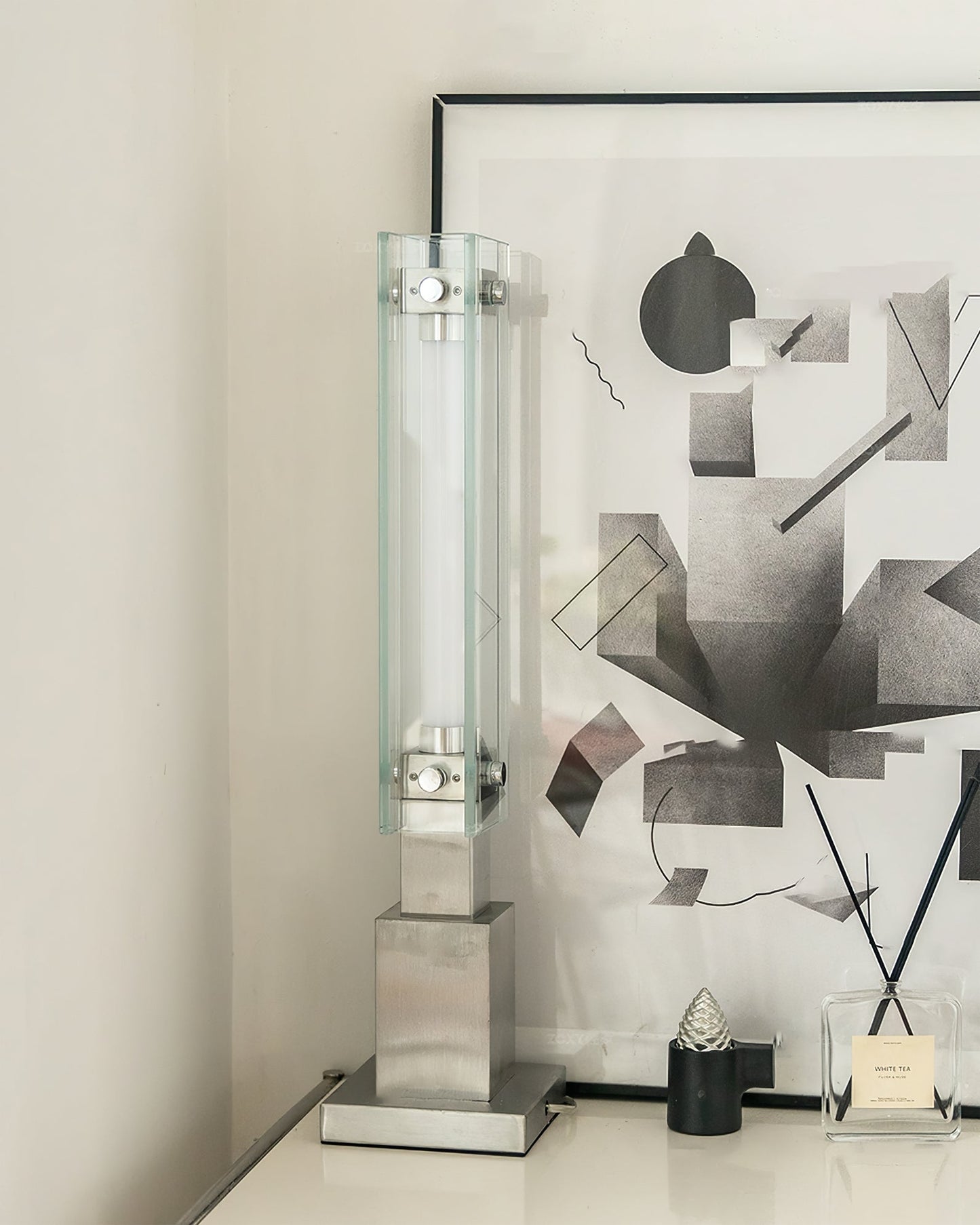 RefinedLume - Lampe de table élégante avec une lueur subtile