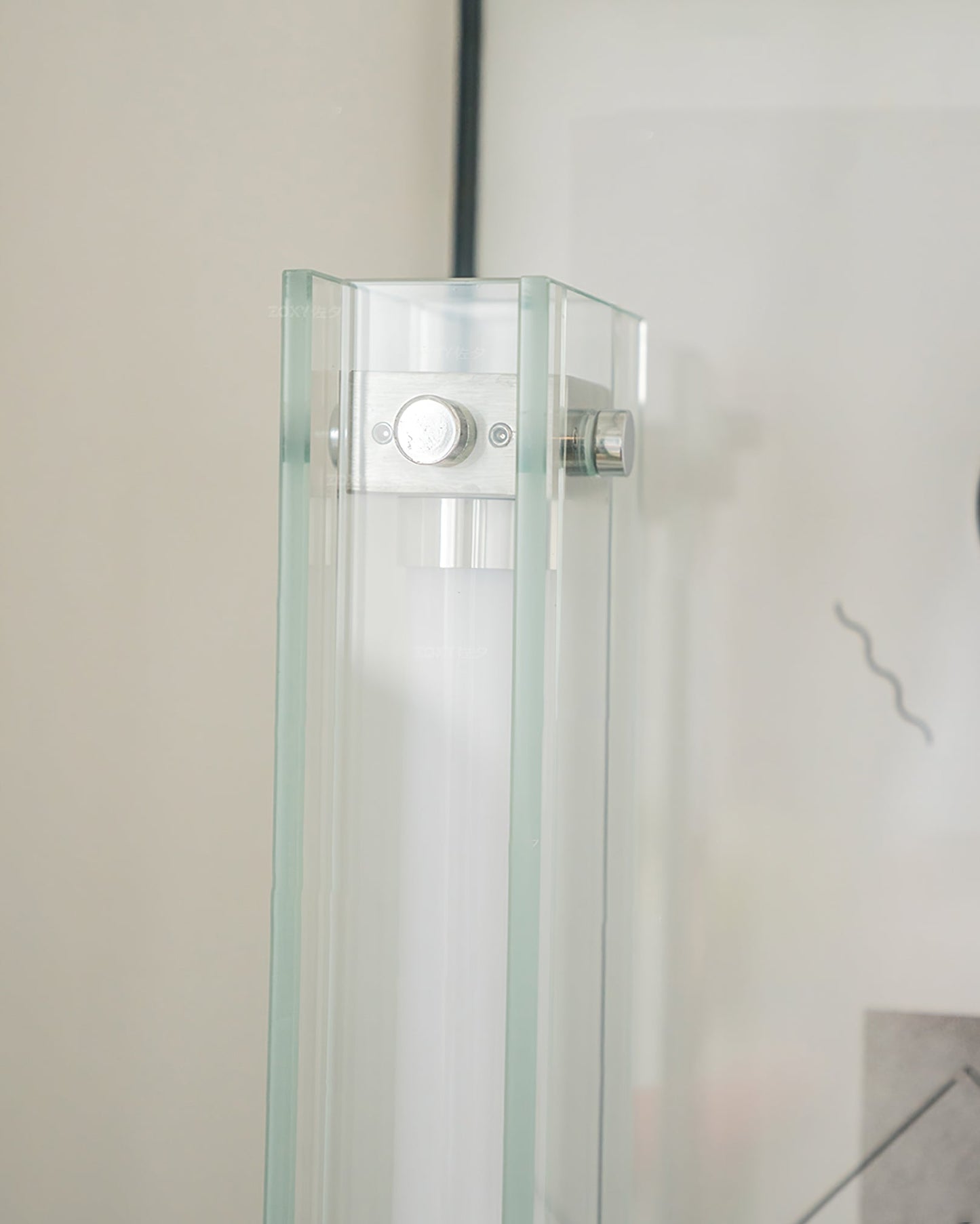 RefinedLume - Lampe de table élégante avec une lueur subtile