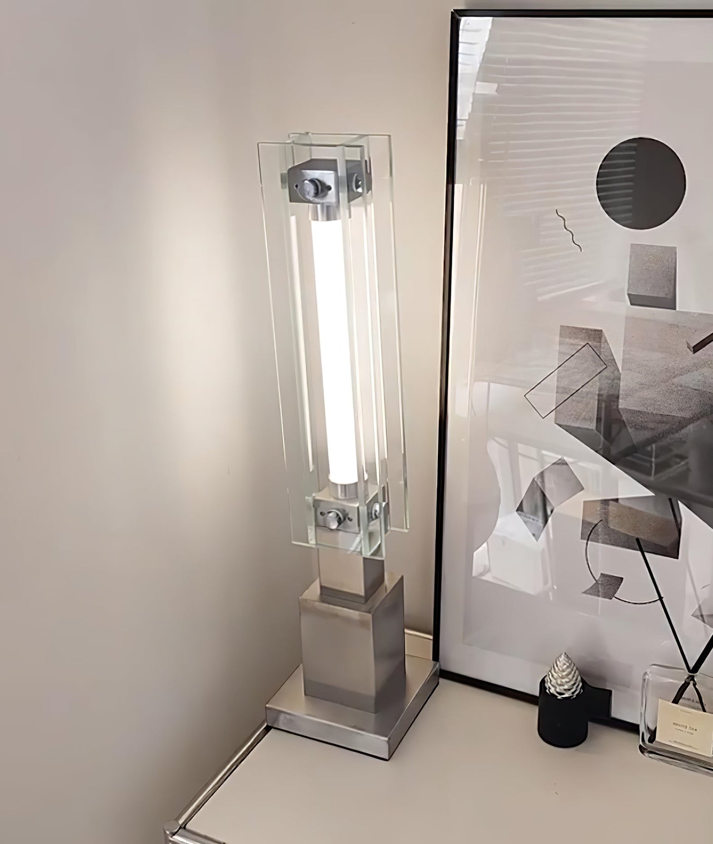 RefinedLume - Lampe de table élégante avec une lueur subtile