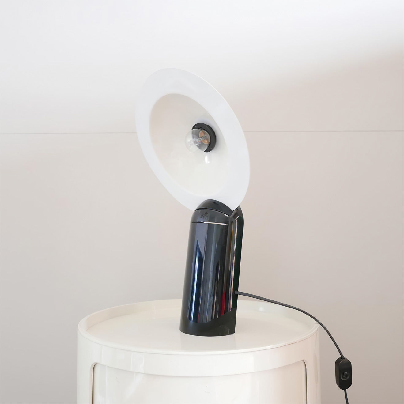 LumeShift – Modern Table Lamp with Adjustable Shade