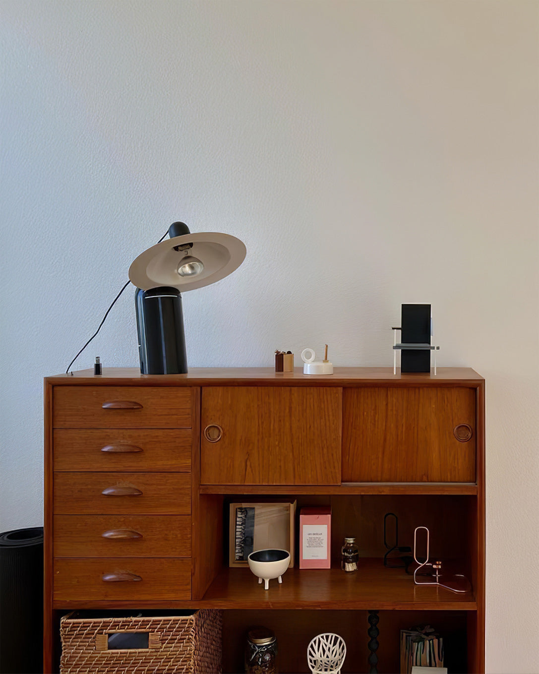 LumeShift – Modern Table Lamp with Adjustable Shade