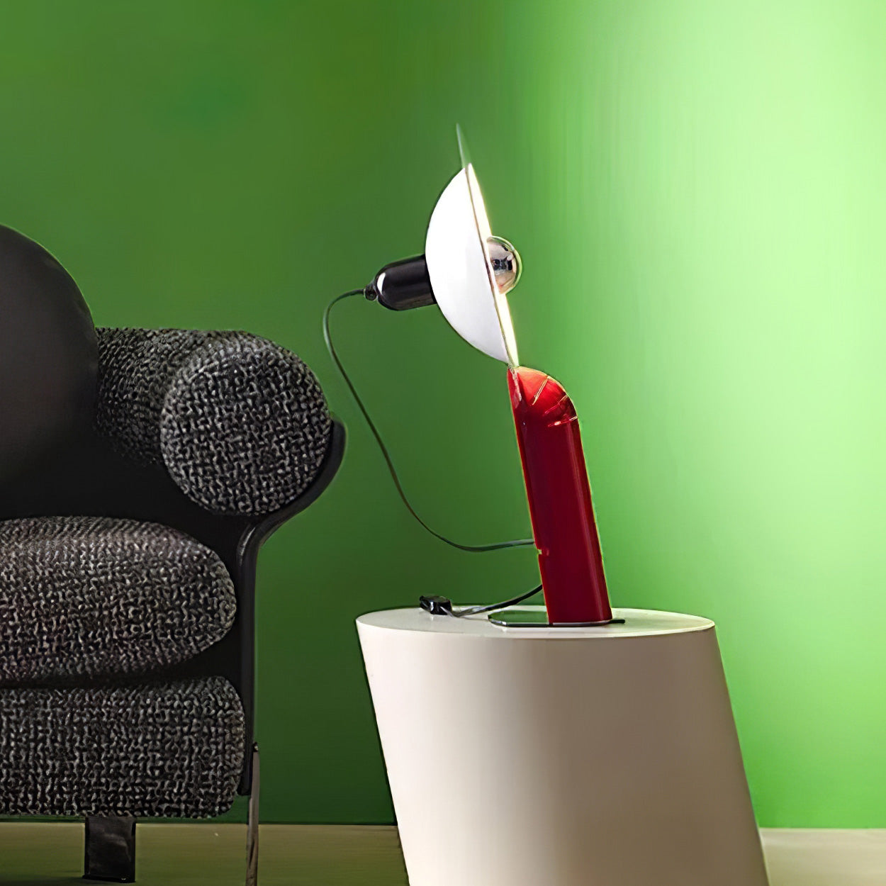 LumeShift – Modern Table Lamp with Adjustable Shade