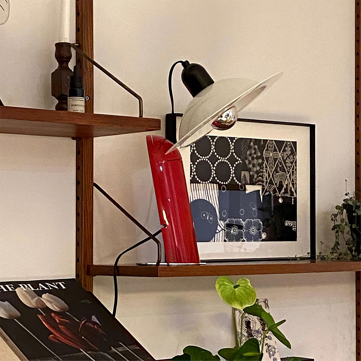 LumeShift – Modern Table Lamp with Adjustable Shade