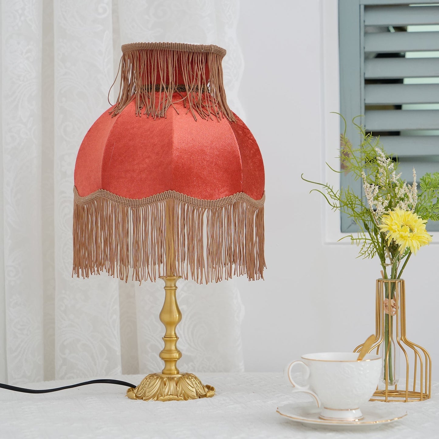ElegantFringe – Modern Brass Lamp with Tassels