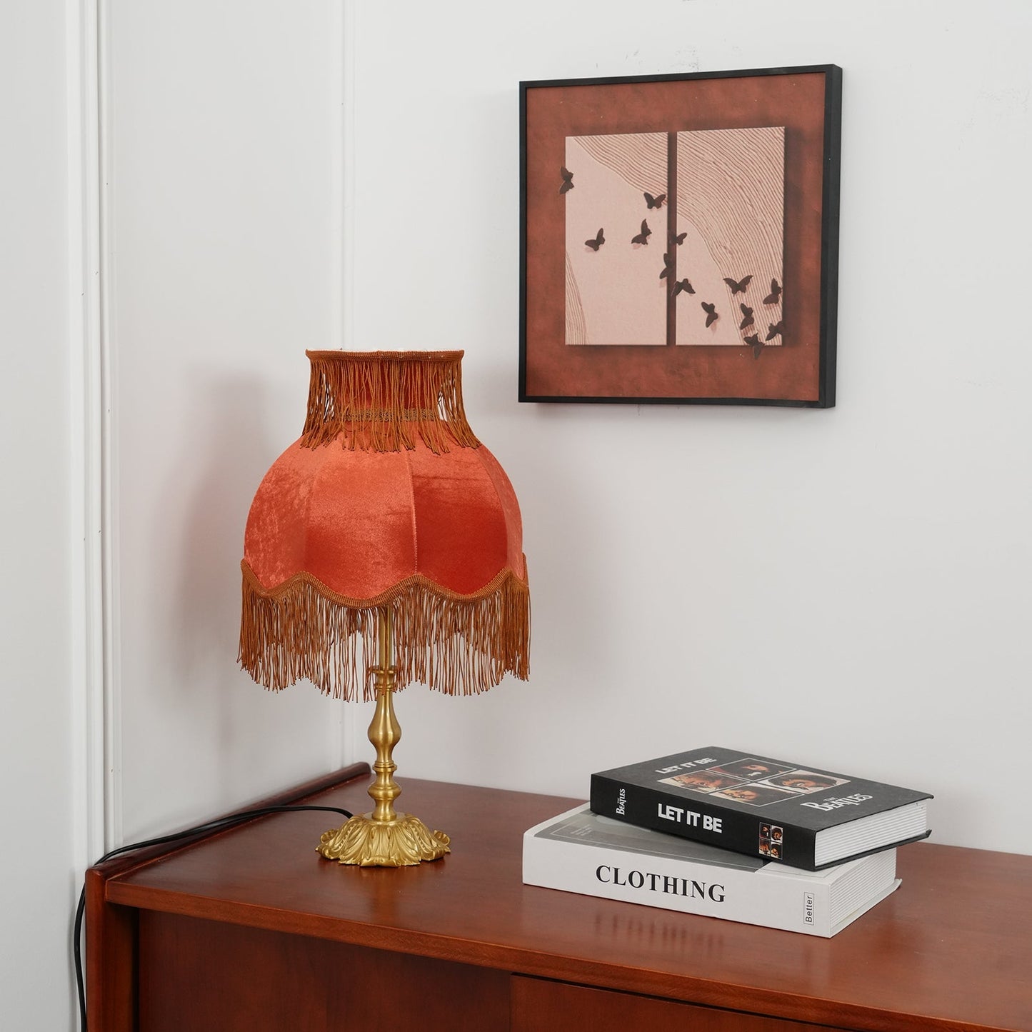 ElegantFringe – Modern Brass Lamp with Tassels
