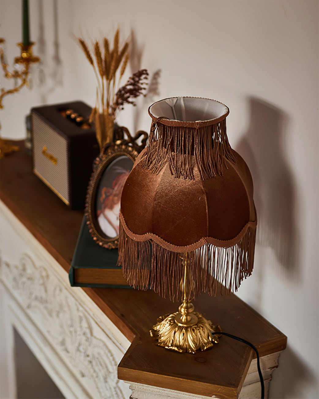 ElegantFringe – Modern Brass Lamp with Tassels
