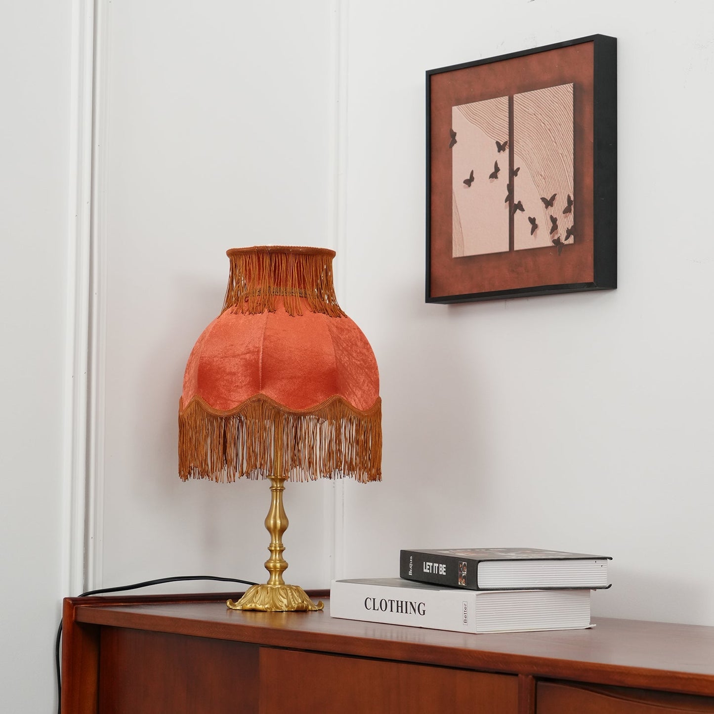 ElegantFringe – Modern Brass Lamp with Tassels