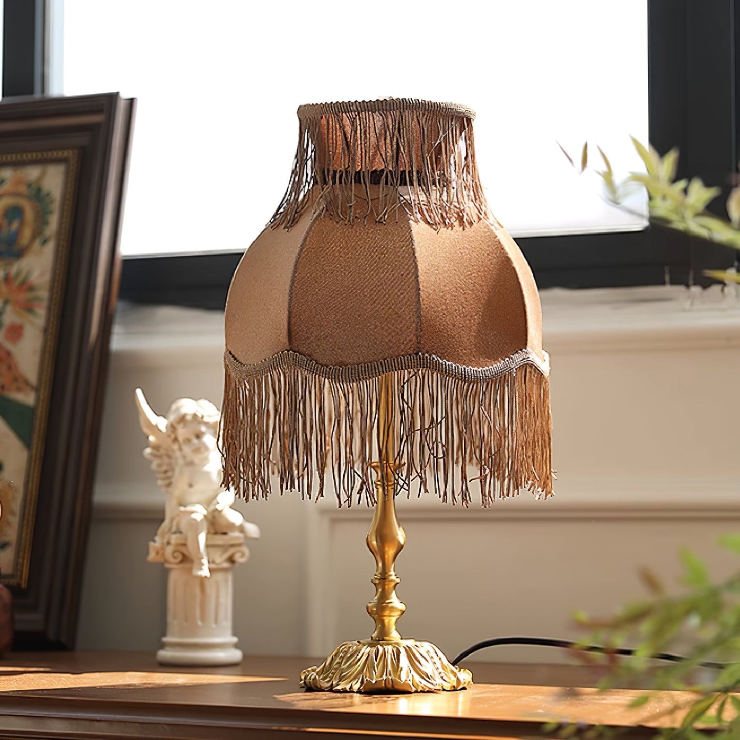 ElegantFringe – Modern Brass Lamp with Tassels
