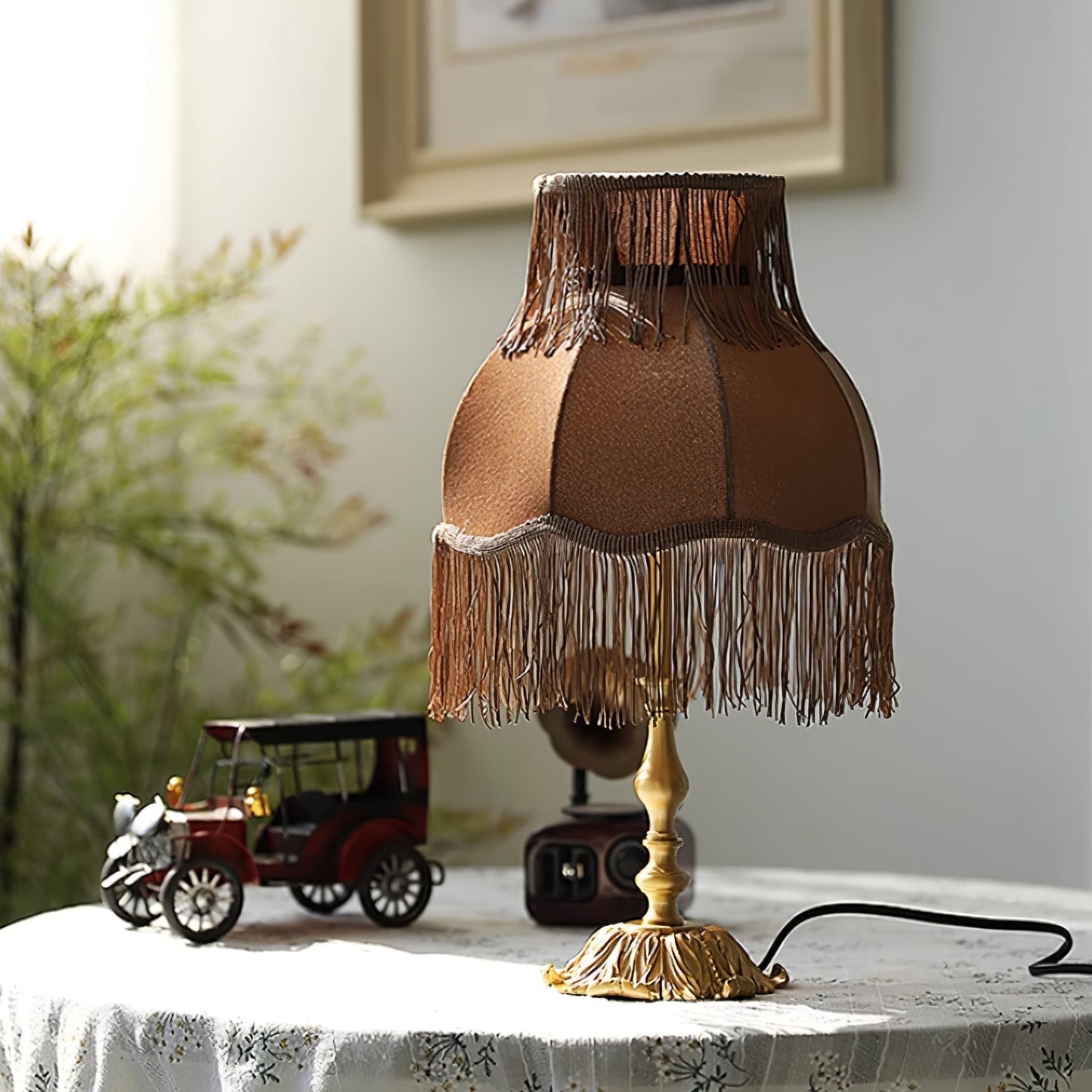 ElegantFringe – Modern Brass Lamp with Tassels