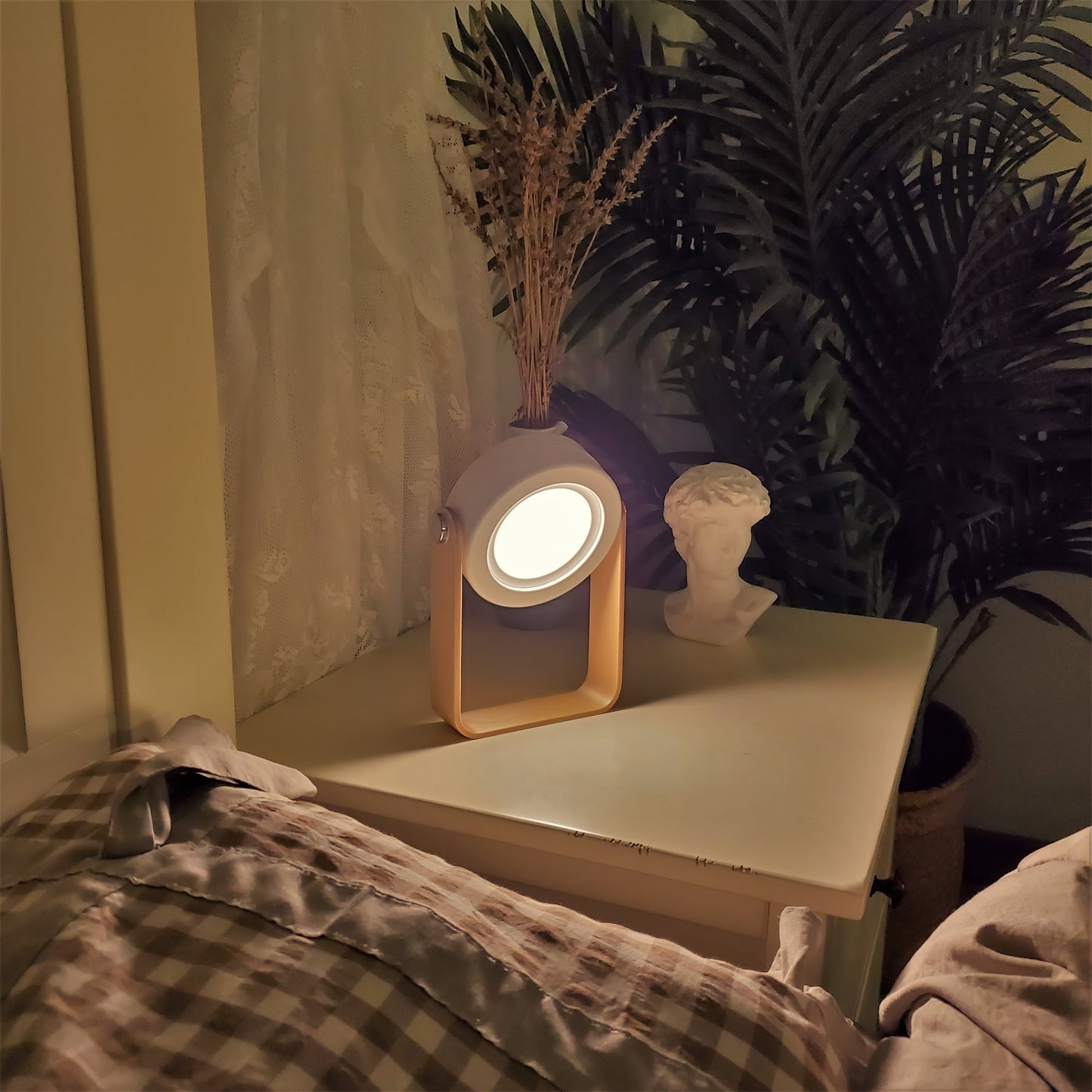 GlowLantern - Elegant Portable Table Lamp with Cozy Illumination