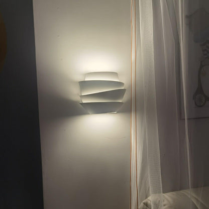 SoleilGlow – French Sunlight-Inspired Wall Lamp for Radiant Spaces