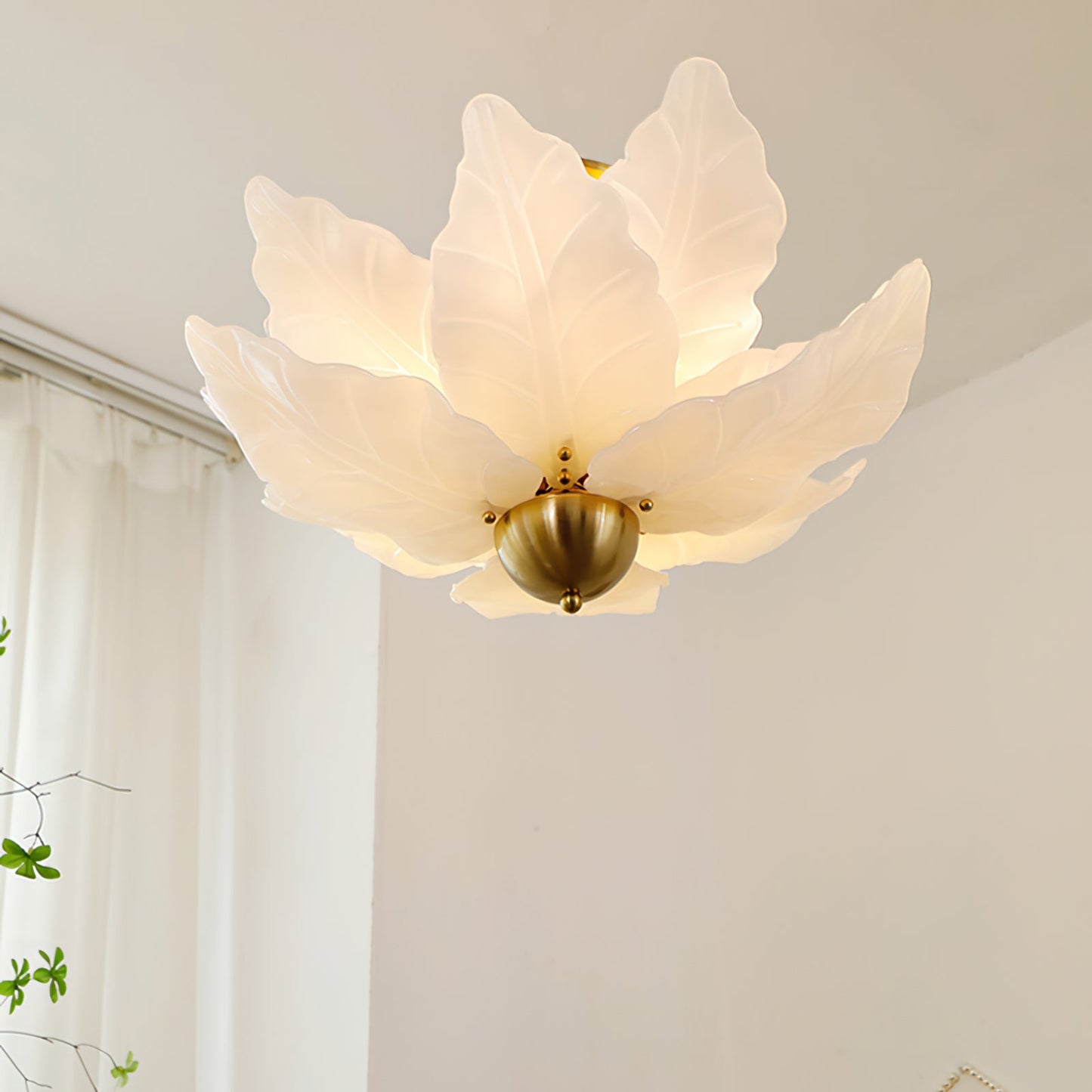 FoliageGlow - Loftlampe med glasbladdesign og blød belysning