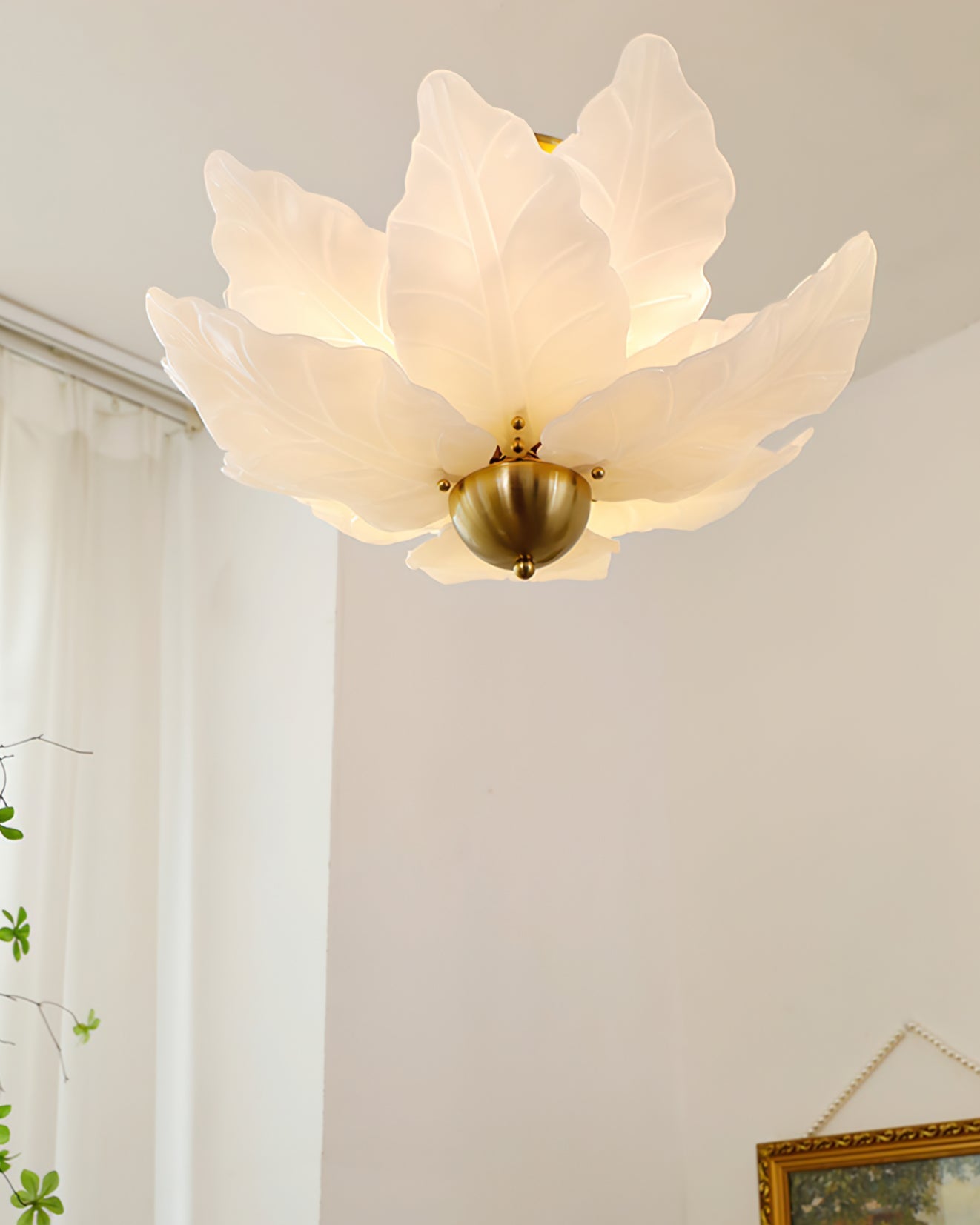 FoliageGlow - Loftlampe med glasbladdesign og blød belysning
