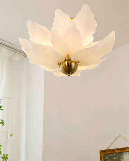 FoliageGlow - Loftlampe med glasbladdesign og blød belysning