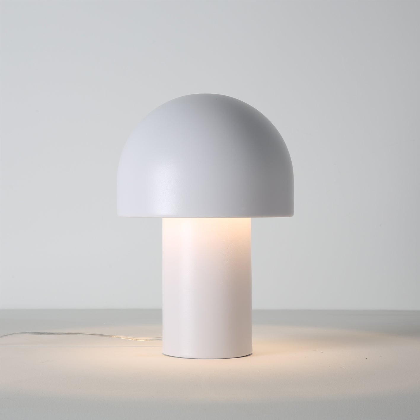 SubtleGlow - Elegant Bordlampe med Blød LED Glød