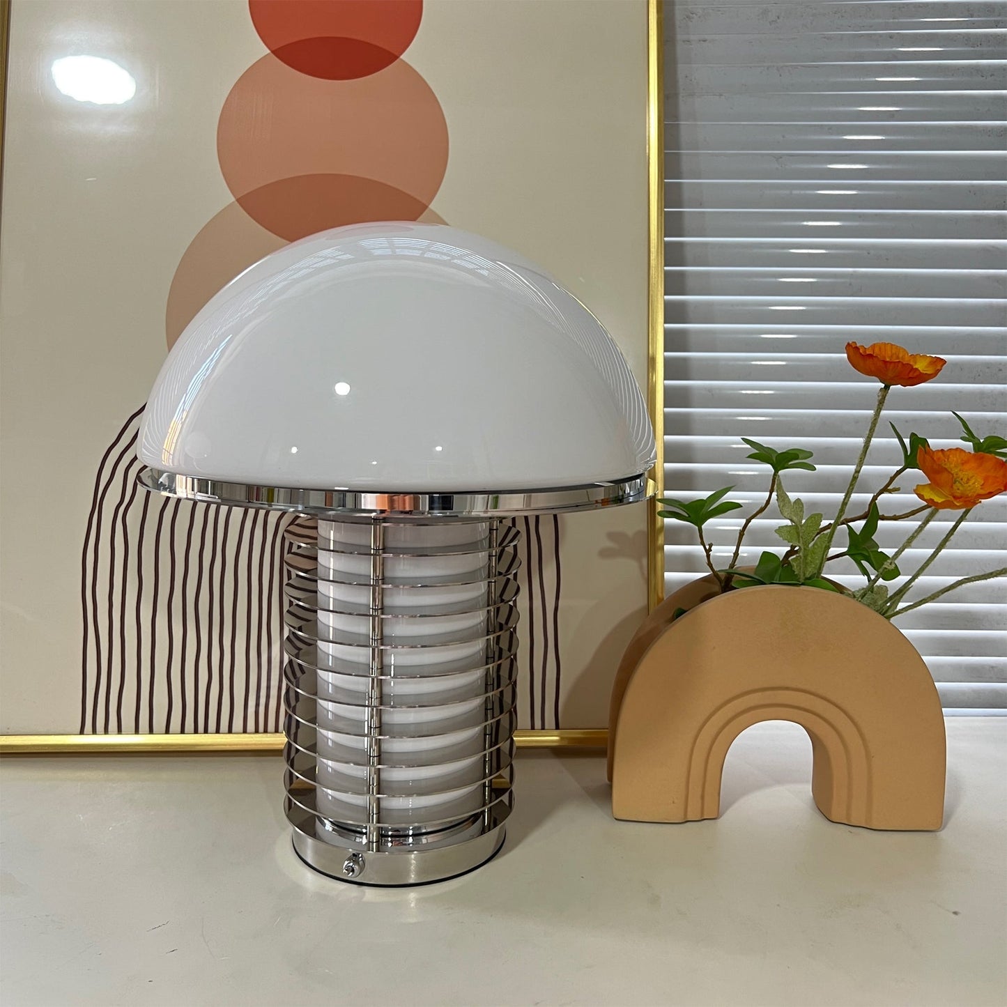 SubtleGlow - Lámpara de Mesa Moderna con Iluminación Suave y Acabado Refinado