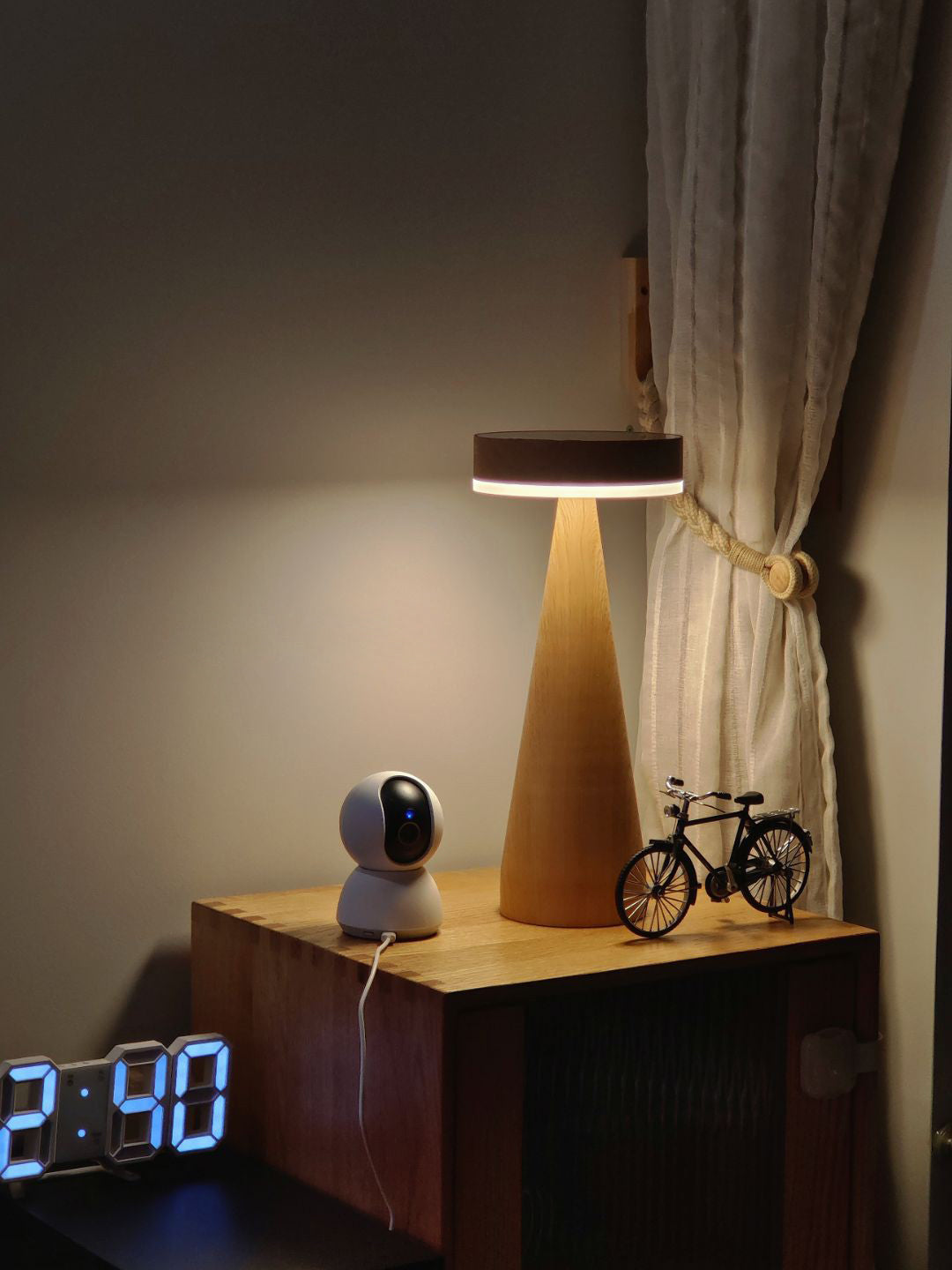 CoastalLuxe - Lampe de table avec fonction rechargeable et inspiration maritime