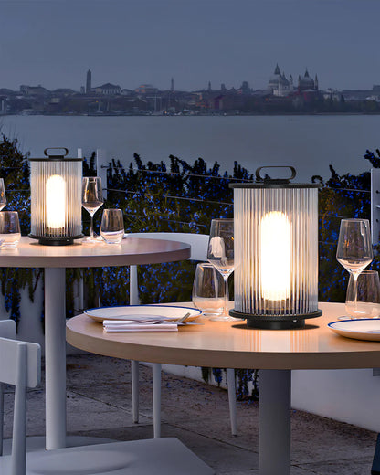 GlowSphere – Lámpara de Jardín de Vidrio y Acero Inoxidable Elegante